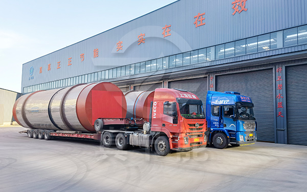 重金屬污泥烘干設(shè)備運(yùn)輸現(xiàn)場(chǎng) 重金屬污泥烘干設(shè)備運(yùn)輸現(xiàn)場(chǎng)